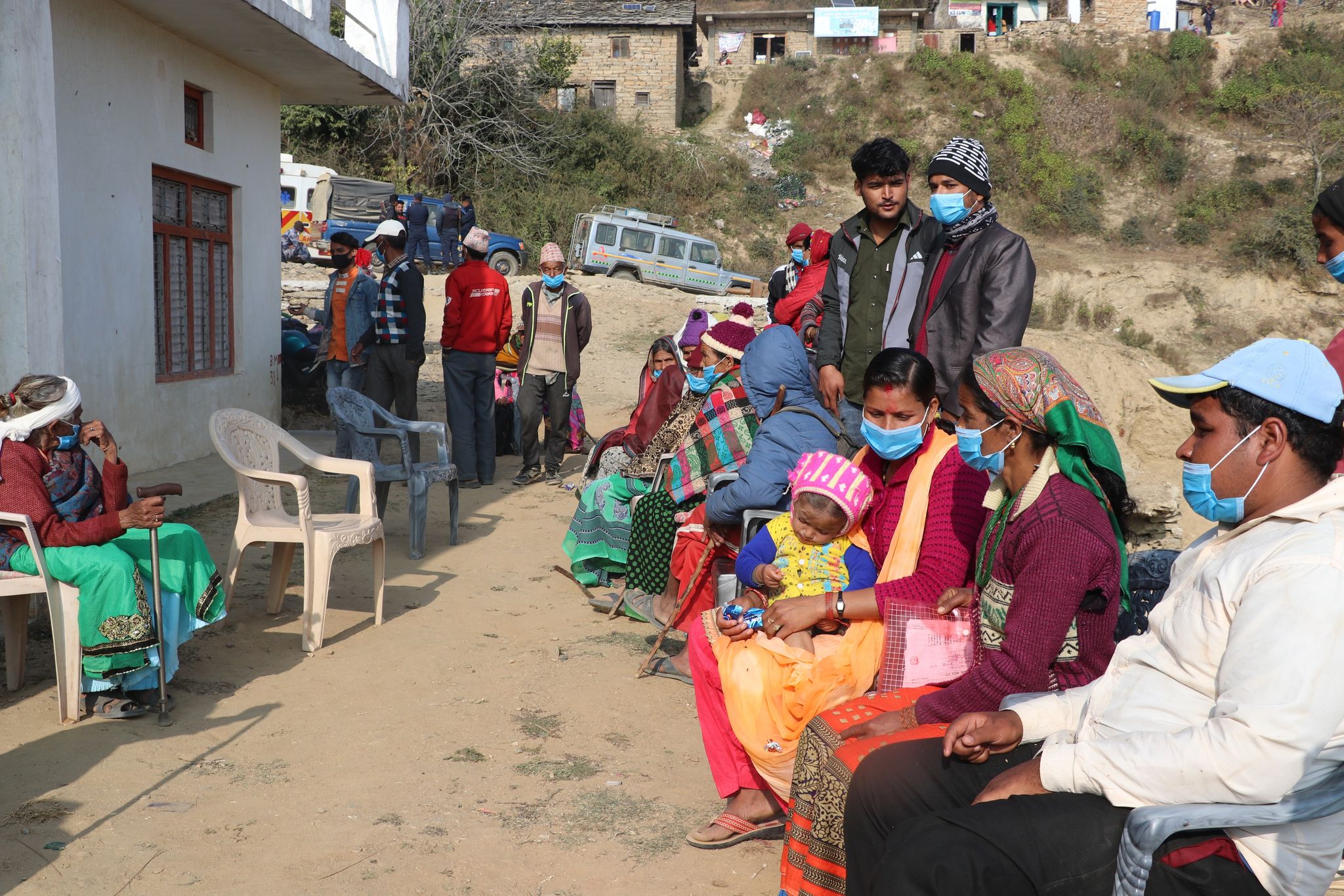 बैतडीमा जिल्ला प्रशासन पुग्न नसक्नेको घरमै नागरिकता 